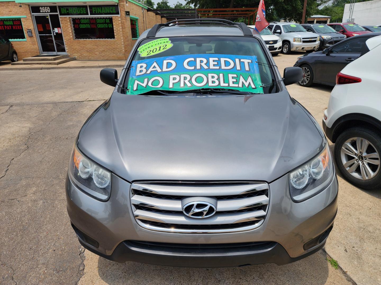 2012 GRAY Hyundai Santa Fe FE GLS (5XYZGDAB0CG) , AUTO transmission, located at 2660 S.Garland Avenue, Garland, TX, 75041, (469) 298-3118, 32.885551, -96.655602 - Welcome to DallasAutos4Less, one of the Premier BUY HERE PAY HERE Dealers in the North Dallas Area. We specialize in financing to people with NO CREDIT or BAD CREDIT. We need proof of income, proof of residence, and a ID. Come buy your new car from us today!! This is a very clean 2012 HYUNDAI SAN - Photo#8